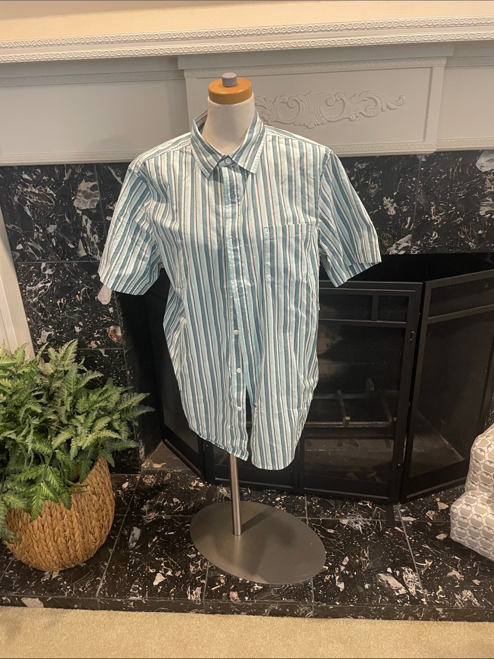 Men's Short Sleeve Striped Button-Up Shirt - green/White